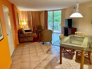 16690 Blatt Blvd in Weston, FL - Building Photo - Building Photo