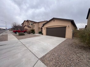 6008 Ermemin Ave NW in Albuquerque, NM - Building Photo - Building Photo