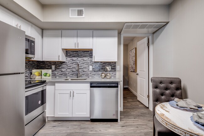 Escondido Apartments in Phoenix, AZ - Building Photo - Interior Photo