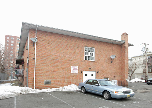 1364 North Ave in Elizabeth, NJ - Foto de edificio - Building Photo