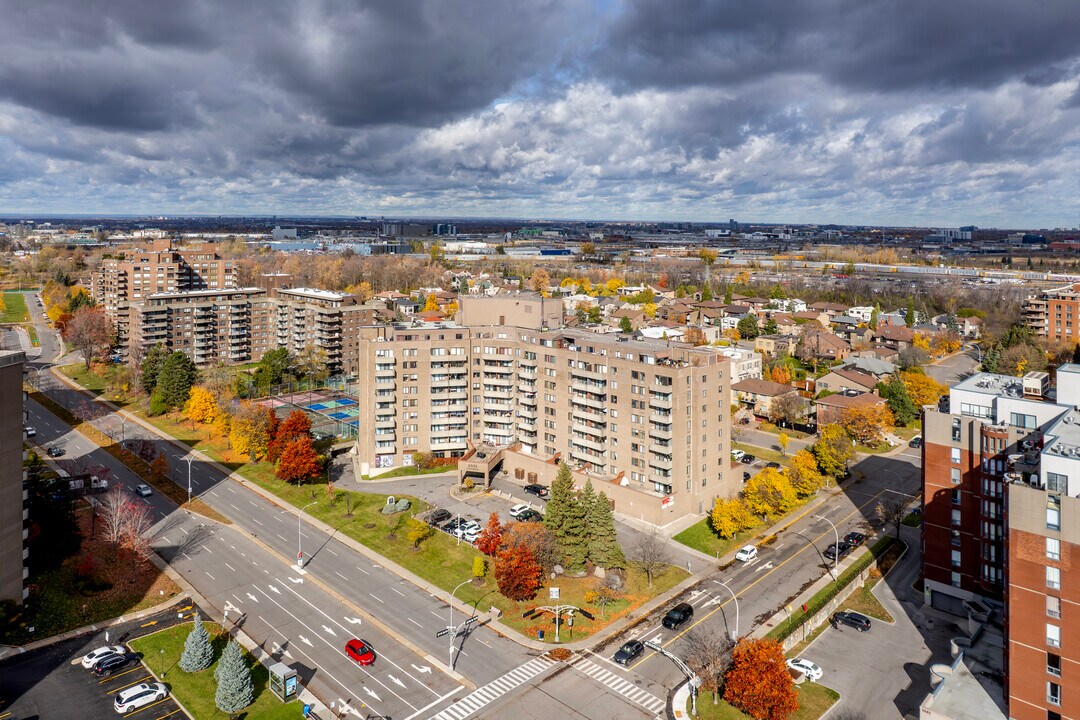 Cavendish Club in Côte-St-Luc, QC - Building Photo