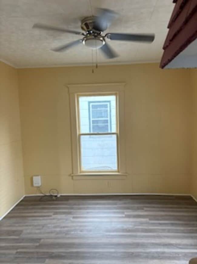 1019 W 5th St in Waterloo, IA - Building Photo - Building Photo