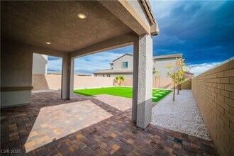 412 Isla Enclave Wy in Henderson, NV - Building Photo - Building Photo
