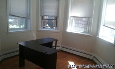 126 Warren St in Boston, MA - Building Photo - Building Photo