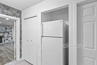 15208 Omaha St in Hudson, FL - Foto de edificio - Building Photo