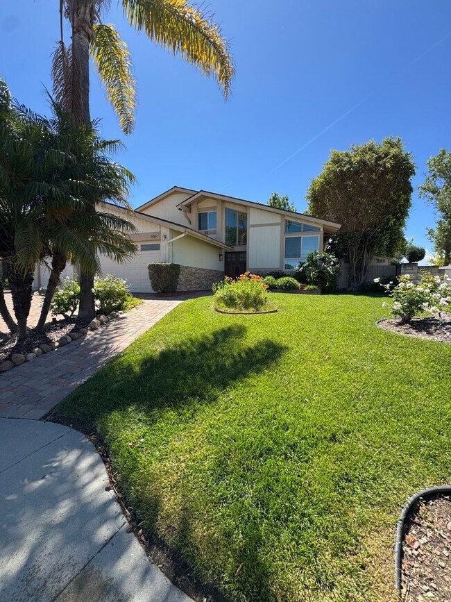 686 Azalea St in Thousand Oaks, CA - Building Photo - Building Photo