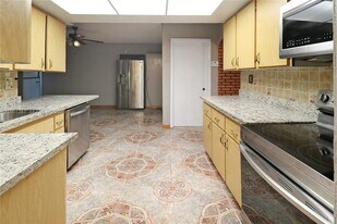 3241 NW 40th St in Lauderdale Lakes, FL - Building Photo