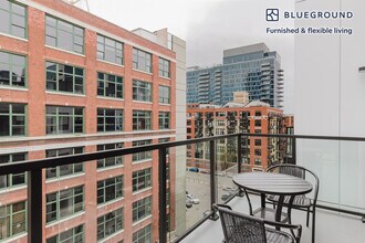 812 W Adams St in Chicago, IL - Building Photo - Building Photo