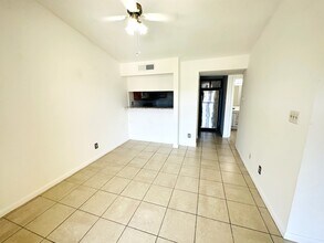 15290 SW 106th Ln in Miami, FL - Foto de edificio - Building Photo