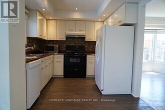 1165 Glenashton Dr in Oakville, ON - Building Photo - Building Photo