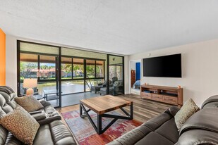 11255 Green Lake Dr in Boynton Beach, FL - Building Photo