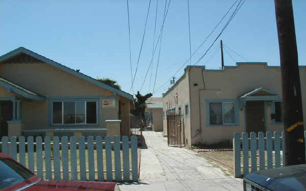 1205-1221 Mahanna Ave in Long Beach, CA - Foto de edificio - Building Photo
