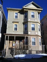 70 Calumet St, Unit 1 in Boston, MA - Foto de edificio - Building Photo