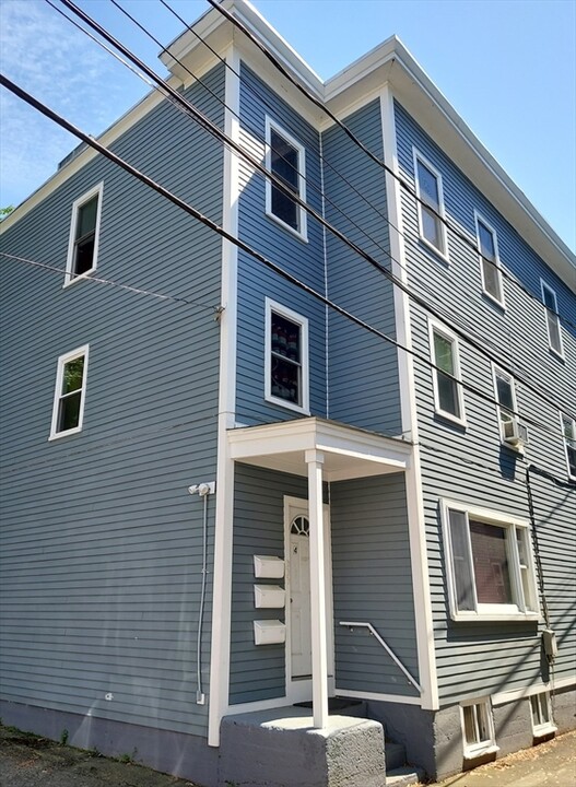 4 Stinson Ct, Unit 2 in Cambridge, MA - Building Photo