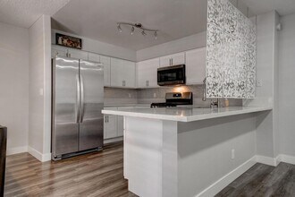 7905 Idledale Ct in Las Vegas, NV - Foto de edificio - Building Photo