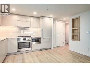 311 Alderson Ave in Coquitlam, BC - Building Photo - Building Photo