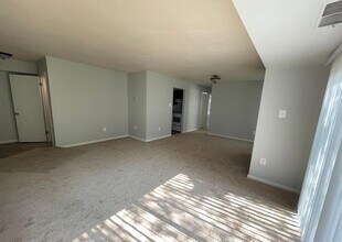 8867 Rollright Ct, Unit A in Columbia, MD - Foto de edificio - Building Photo