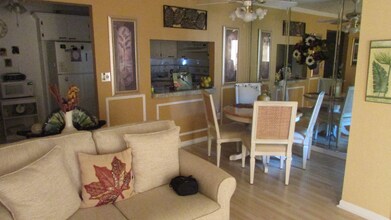 2699 Pine Ridge Way E in Palm Harbor, FL - Building Photo - Building Photo