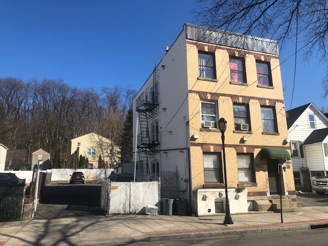 131 Ferris Ave in White Plains, NY - Building Photo