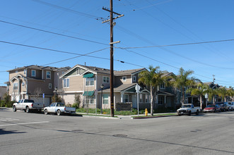 Meta Street Apartments in Oxnard, CA - Foto de edificio - Building Photo