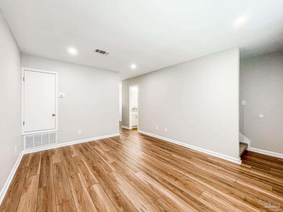 2106 Schwab Ct in Pensacola, FL - Building Photo