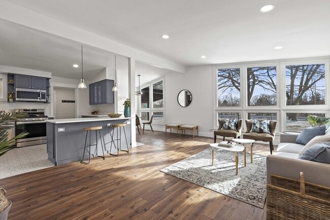 823 Leclaire Ave in Wilmette, IL - Building Photo - Building Photo