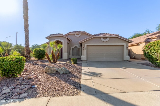 property at 208 E Devon Dr