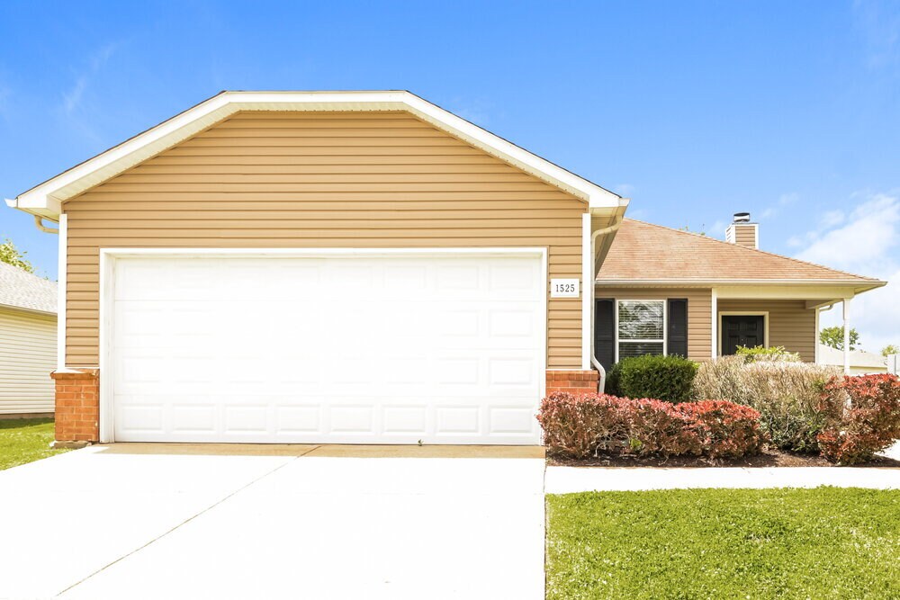 1525 Danville Cir in Thompson's Station, TN - Building Photo