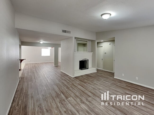 5723 Deer Valley Dr in Las Vegas, NV - Building Photo - Building Photo
