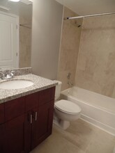 2890 N Oakland Forest Dr in Oakland Park, FL - Building Photo - Building Photo