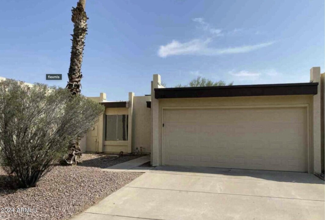 841 W Duke Dr in Tempe, AZ - Building Photo