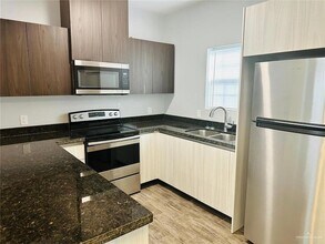3911 Valeria St, Unit 9 in Edinburg, TX - Building Photo - Building Photo