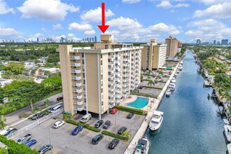 2000 NE 135th St, Unit 411 in North Miami, FL - Foto de edificio - Building Photo