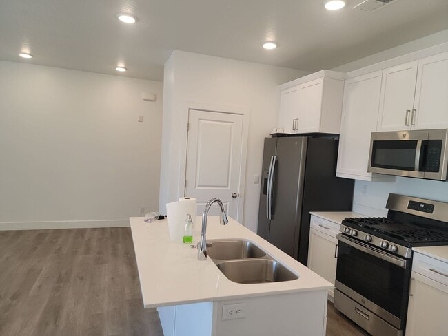 5801 S Garnet Dr in Saint George, UT - Building Photo - Building Photo