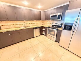 5604 Hayes St in Hollywood, FL - Building Photo