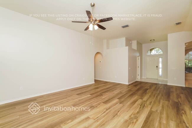 1440 Firewheel Dr in Zephyrhills, FL - Foto de edificio - Building Photo