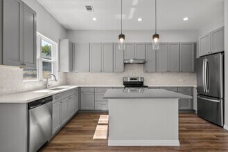 105 Out Yonder in Horseshoe Bay, TX - Building Photo - Building Photo