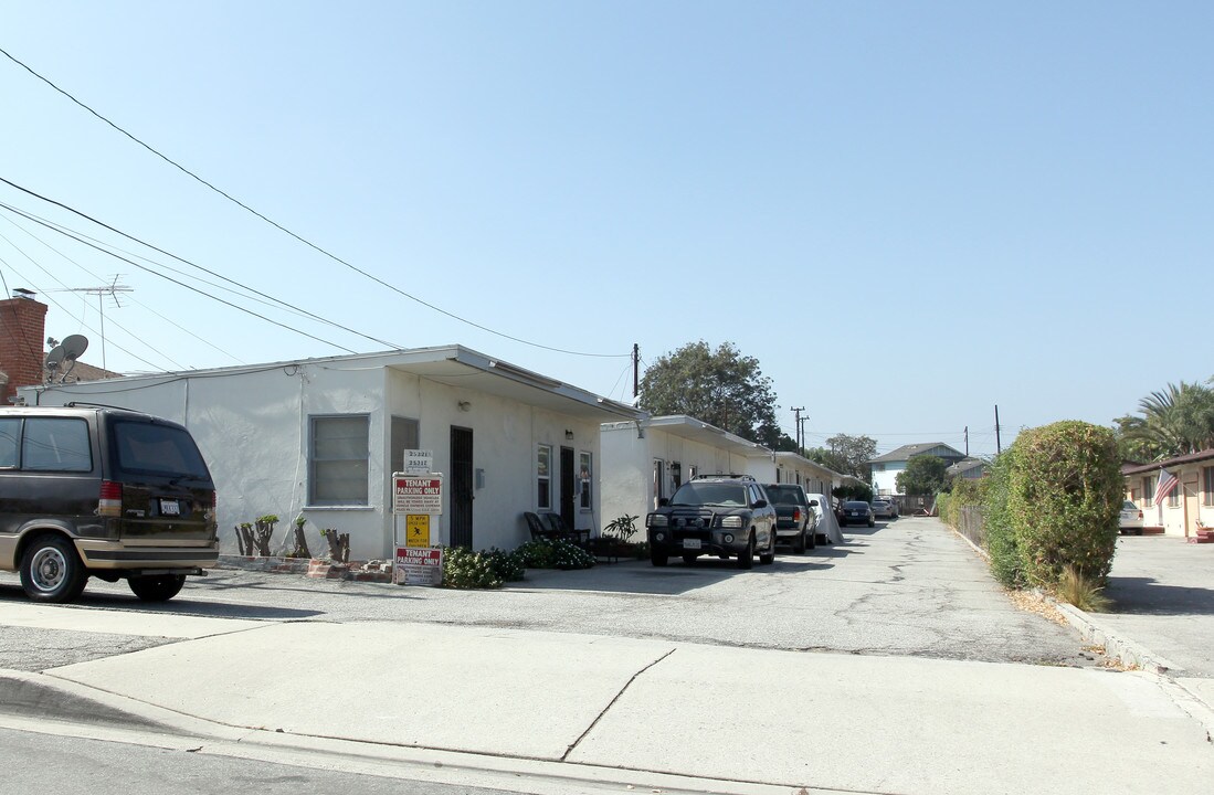 25317 Cypress St in Lomita, CA - Foto de edificio