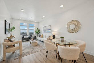 2899 W 52nd Ave, Unit 205 in Denver, CO - Building Photo - Building Photo