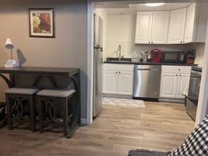 28 Lathrop St in Madison, WI - Building Photo - Building Photo