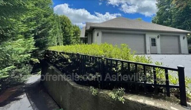 29 Turkey Roost Ct in Hendersonville, NC - Building Photo - Building Photo
