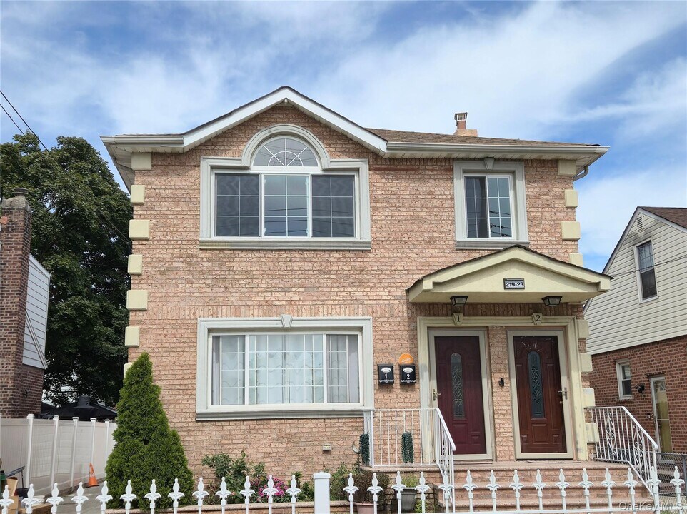 219-23 114th Rd in Queens, NY - Building Photo