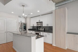 250 Pharr Rd NE, Unit 1602 in Atlanta, GA - Building Photo - Building Photo