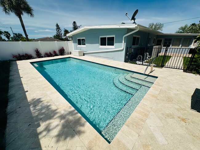 385 S Tessier Dr