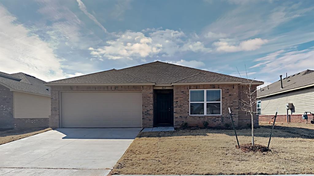 1825 Melanie Dr in Yukon, OK - Building Photo