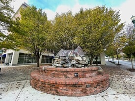 538 N Main St in Hendersonville, NC - Building Photo