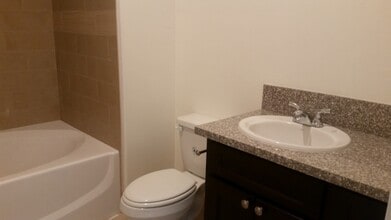 2407 Hughes Ln in Bakersfield, CA - Building Photo - Building Photo