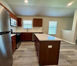 221 Baldwin St in Hutto, TX - Building Photo - Building Photo