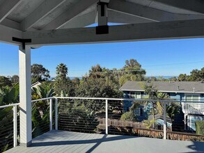 1305 Blue Sky Dr in Encinitas, CA - Foto de edificio - Building Photo