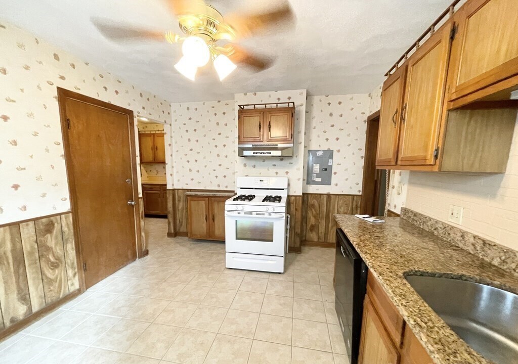 72 Roseclair St in Boston, MA - Building Photo